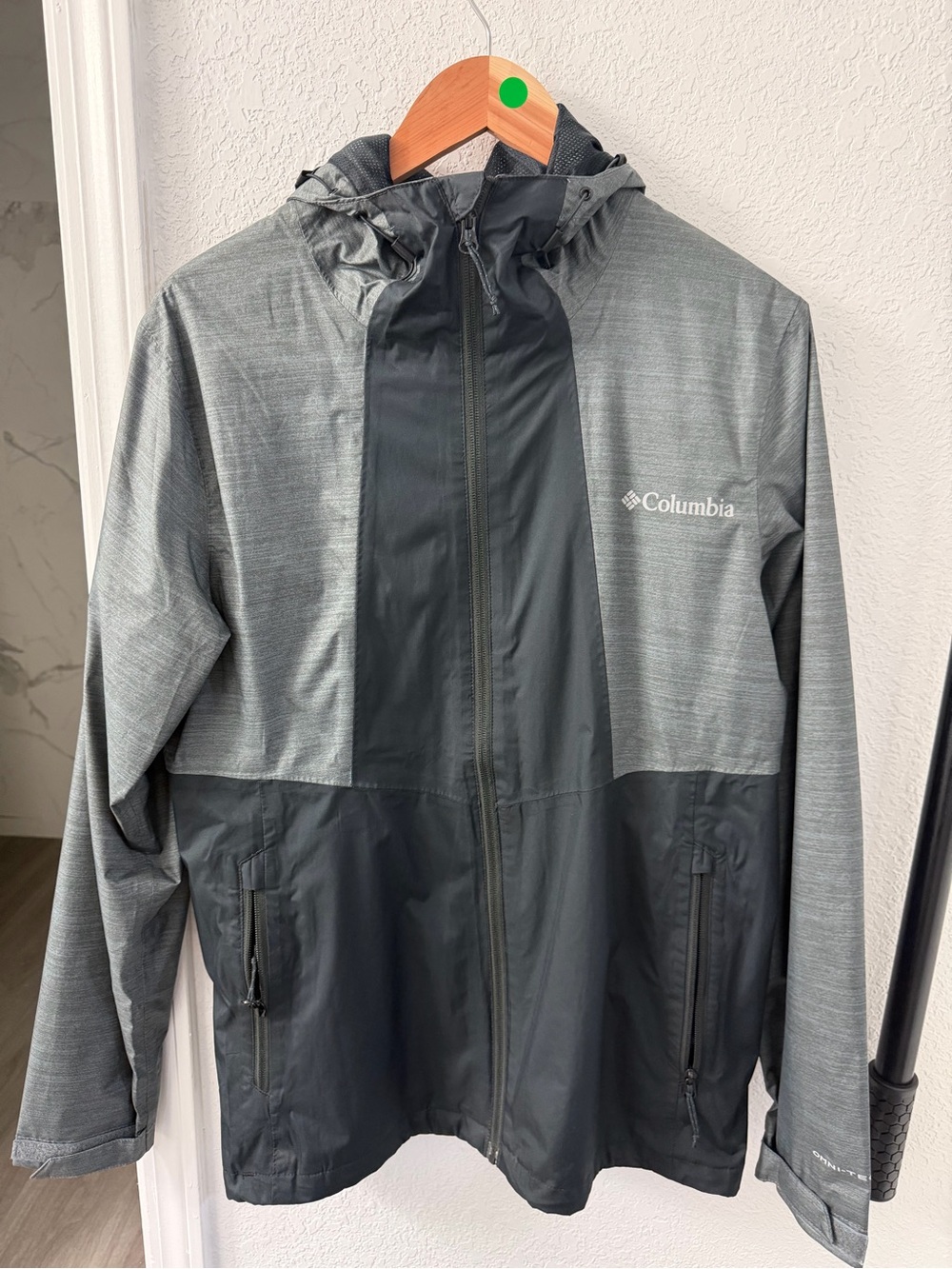 Columbia Men's Small Two-Tone Charcoal and Heather Gray Hooded Zip-Up Jacket EUC